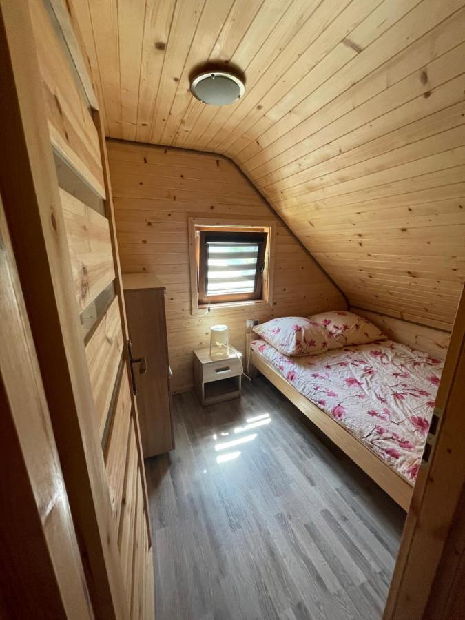 Отель Uweronci Устшики-Дольне Экстерьер фото